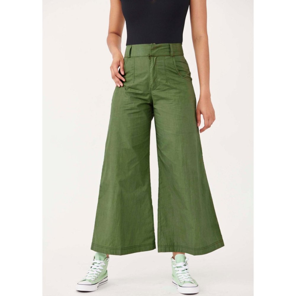 đLAST CHANCEđ NWT Free People Menorca Cropped Solid Pant / Forest Glen - Picture 2 of 7